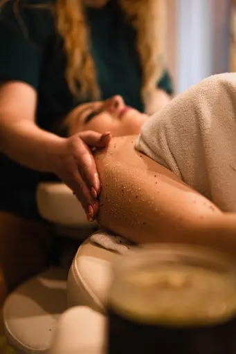 Dafne Spa/Salon Kosmetyczny Legnica/Sauny/ Makijaż permanentny/ Masaże/ Spa/Szkolenia